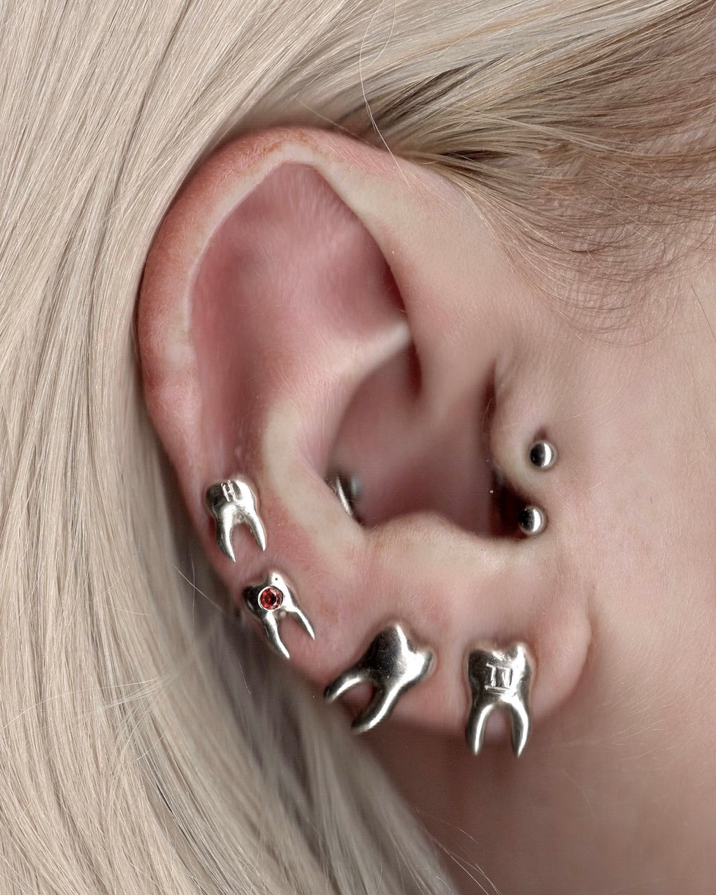 TOOTH STUD