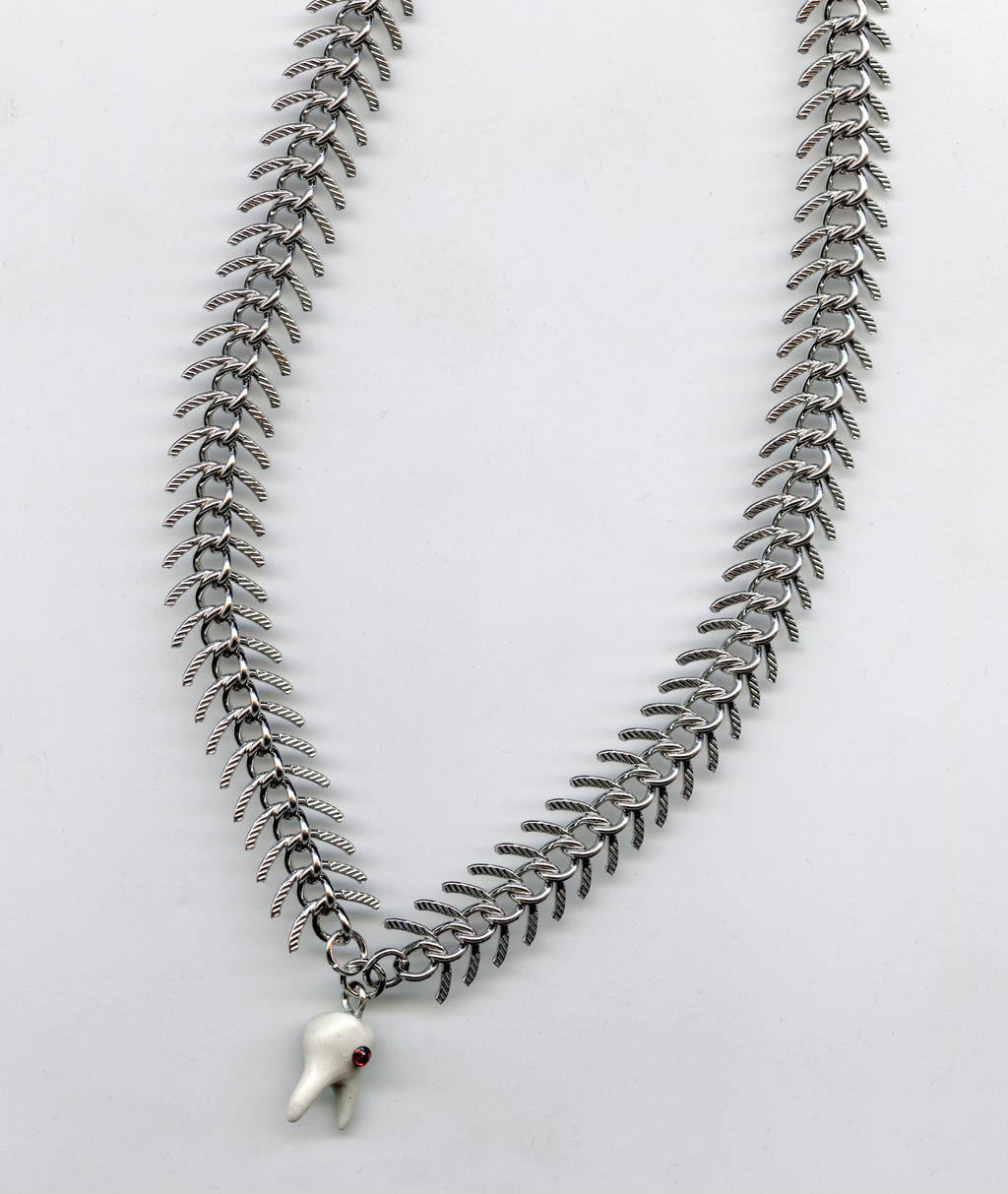 Ribbed Vampire Necklace